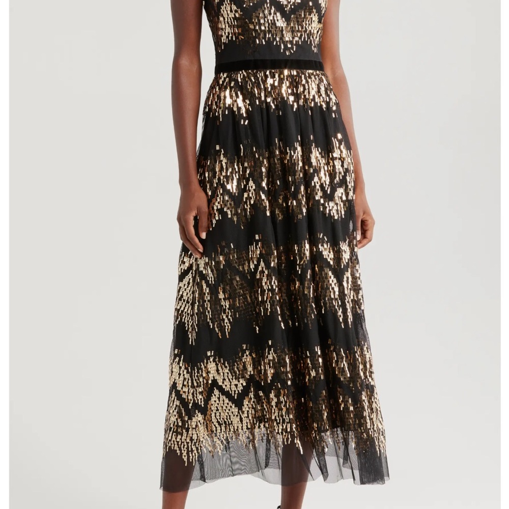 NWT VINCE CAMUTO Elegant Black and Gold Women's Skirt
